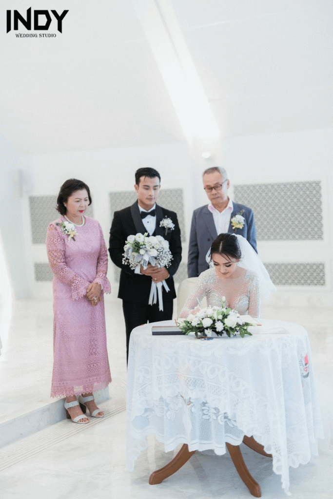 ถ่ายภาพแต่งงาน